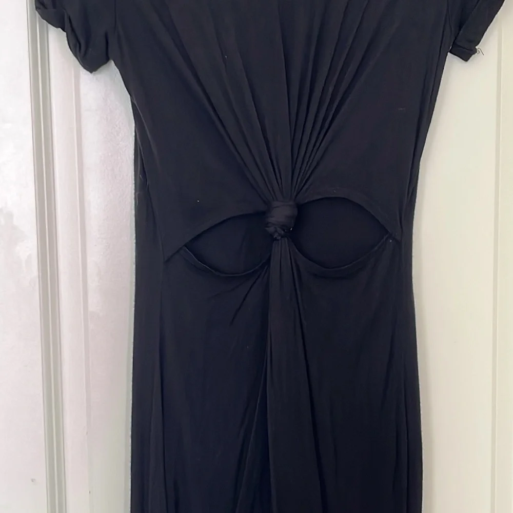 Black dress with slits in the stomach - Picture 2 of 4